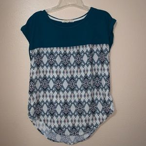 ❄️ Diamond Pattern Tee Shirt Size Small